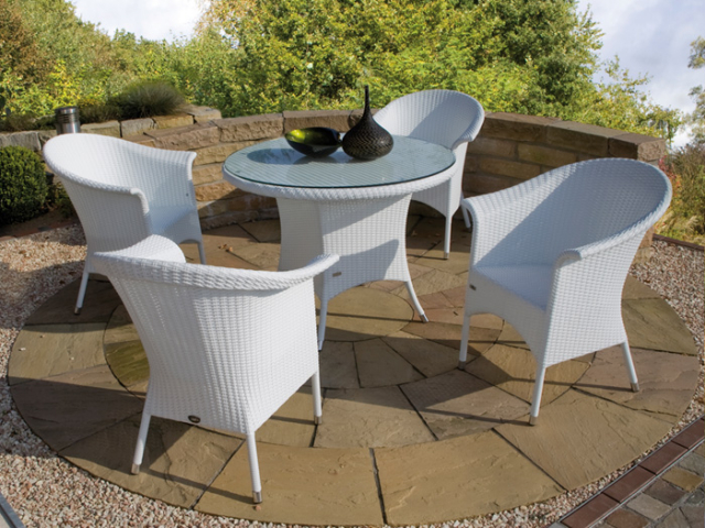 Zebra Gartenmöbel-Set Hastings weiß Tisch 110cm Durchmesser