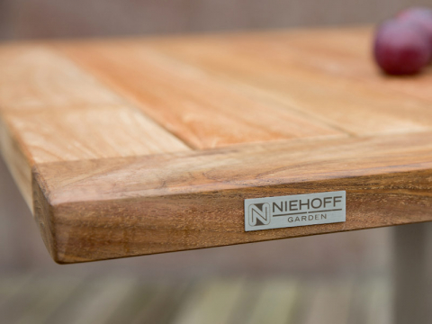 Niehoff Bistro Tisch quadratisch 81x81cm, Teak gelt