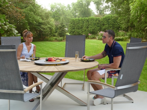 Zebra Oryx Edge Tisch rund 160cm aus recyceltem Teakholz