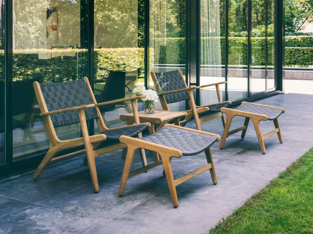 Apple Bee Luc Lounge Chair niedrig aus Teakholz mit Armlehnen