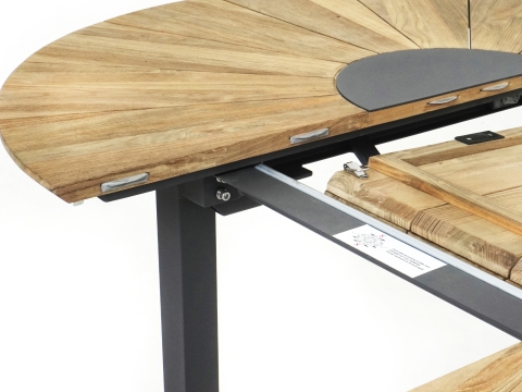 Zebra Catax Ausziehtisch graphit aus recyceltem Teak 135x135-185cm