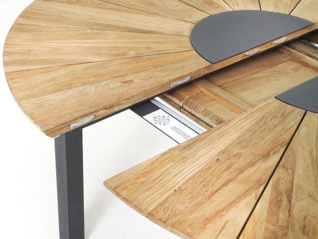 Zebra Catax Ausziehtisch graphit aus recyceltem Teak 135x135-185cm