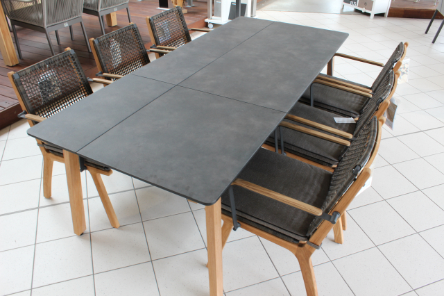 Zebra Lenyx Diningtisch 220x95cm AUSSTELLUNGSTÜCK! (Abholartikel)