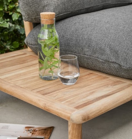 Apple Bee Sling 3-Sitzer Sofa 242cm, Ablage rechts, Teak Kissen grau