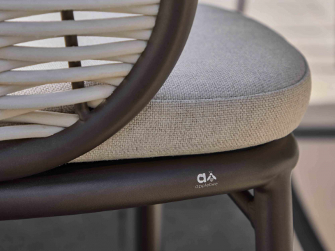 Apple Bee Pine Key Armlehnstuhl bronze