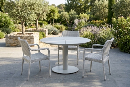 Peace & Novas Gartenm&ouml;belset, 3 Stapelsessel und 1 Tisch rund 110cm