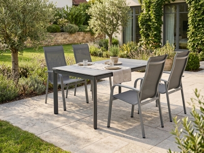 MWH Widoo-Alutapo Gartenm&ouml;belset, 4 Stapelsessel und 1 Tisch 160x95cm mit Natursteinplatte