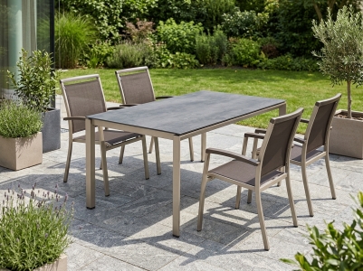 Royal Gartenm&ouml;belset champagner, 4 Stapelsessel, 1 Tisch 160x90cm Polytec Zement anthrazit-Gestell Champagner
