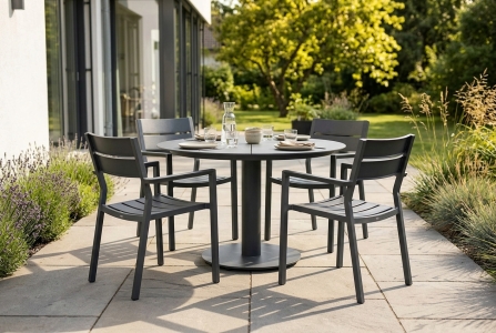 Brafab Peace-Delia Gartenm&ouml;belset anthrazit, 4 Stapelsessel, 1  Diningtisch rund 110cm