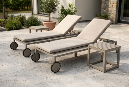 Brafab Samvaro-Vevi Gartenliegen-Set khaki, 2 Rolliegen mit Ablage und Kissen, 2 Beistelltische 40x40x35cm