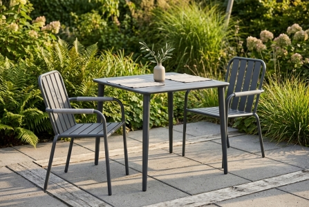 Brafab Nimes-Innes Gartenm&ouml;belset anthrazit, 2 Stapelsessel, 1 Tisch 78x78cm
