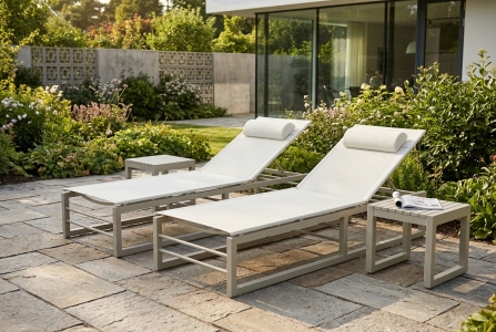 Brafab Vevi Sonnenliegen-Set khaki, 2 Sonnenliegen mit verstellbaren R&uuml;ckenteilen, 2 Beistelltische